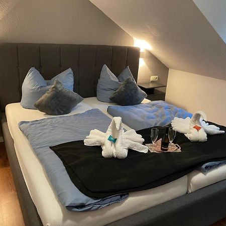 Hotel Und Restaurant Zum Bunten Hirsch Mirow Eksteriør bilde
