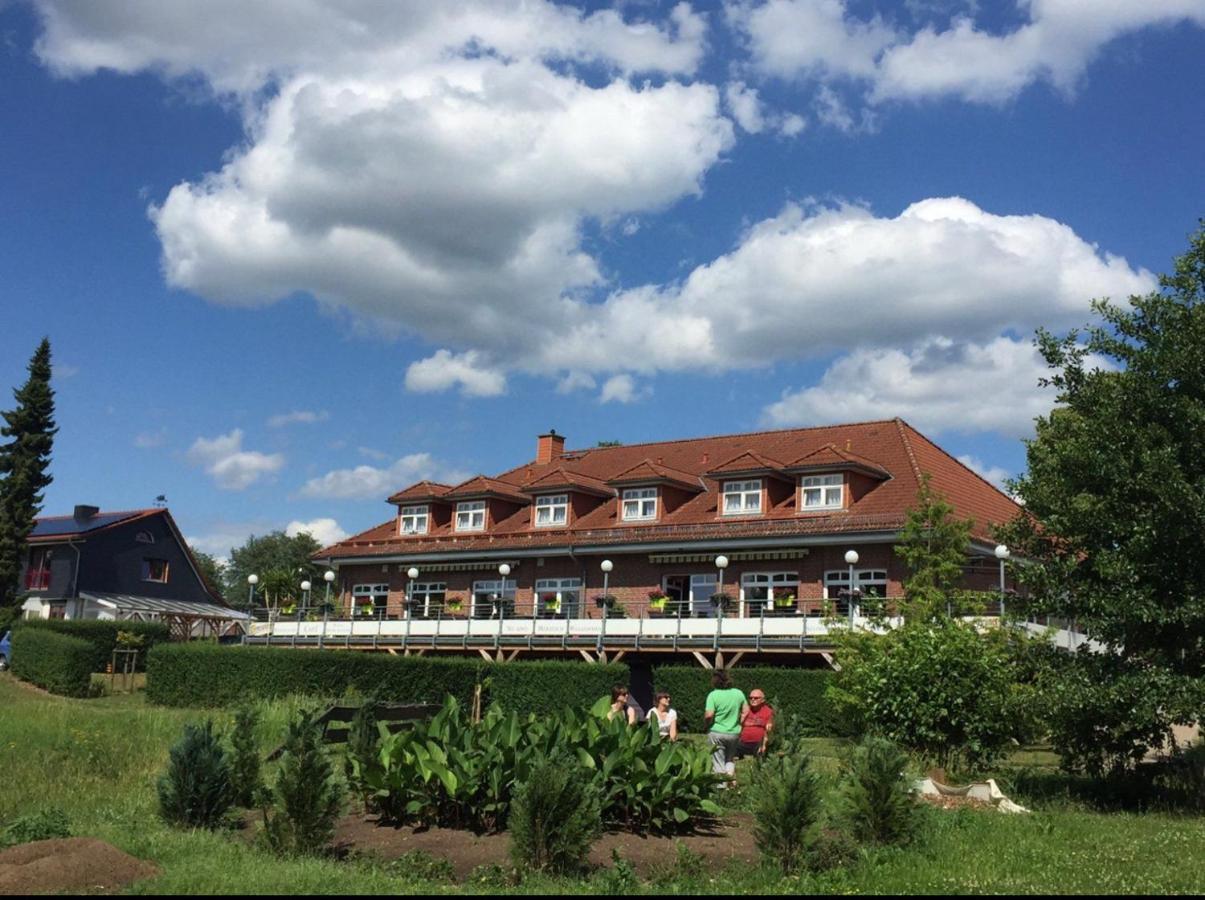 Hotel Und Restaurant Zum Bunten Hirsch Mirow Eksteriør bilde