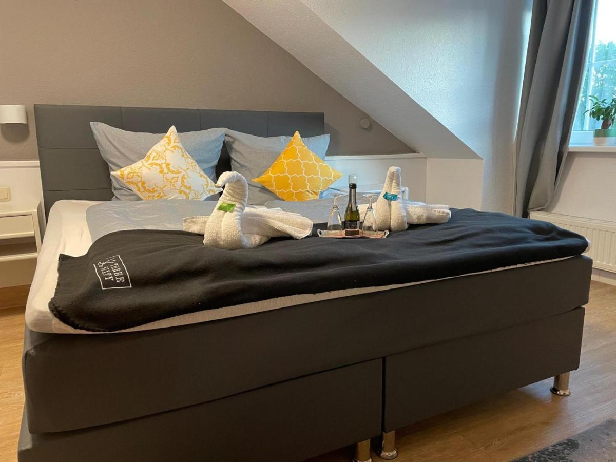 Hotel Und Restaurant Zum Bunten Hirsch Mirow Eksteriør bilde