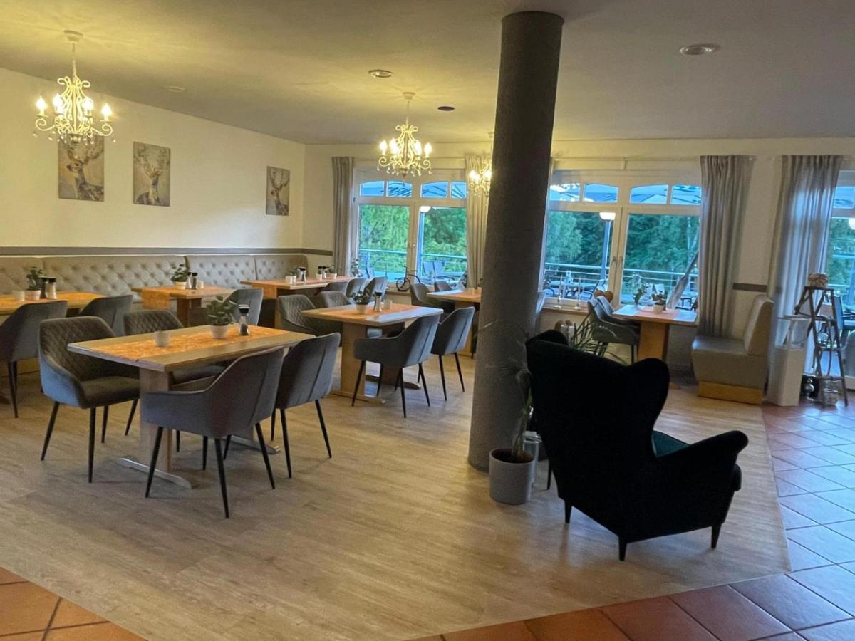 Hotel Und Restaurant Zum Bunten Hirsch Mirow Eksteriør bilde