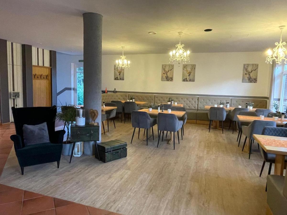 Hotel Und Restaurant Zum Bunten Hirsch Mirow Eksteriør bilde