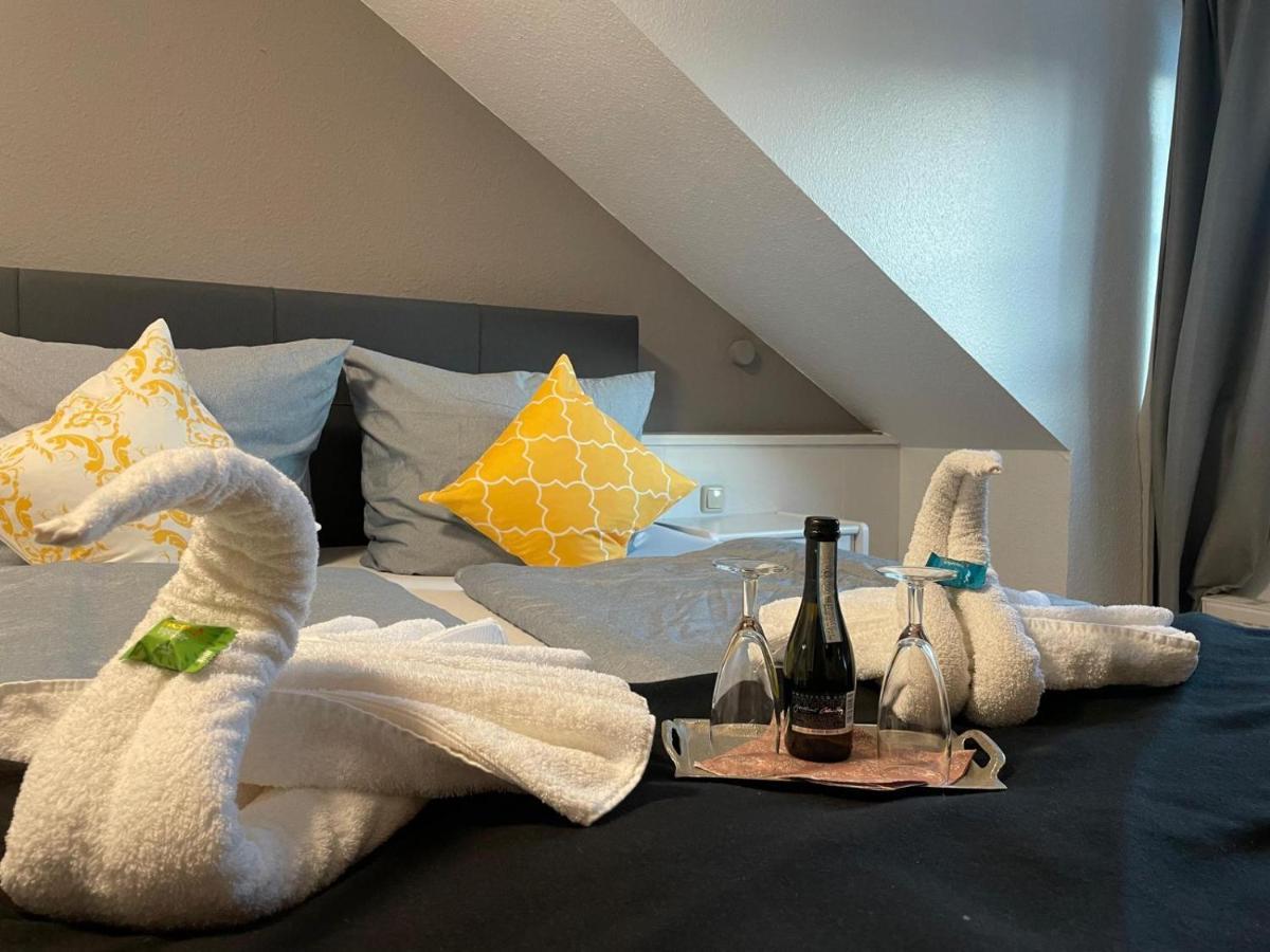 Hotel Und Restaurant Zum Bunten Hirsch Mirow Eksteriør bilde