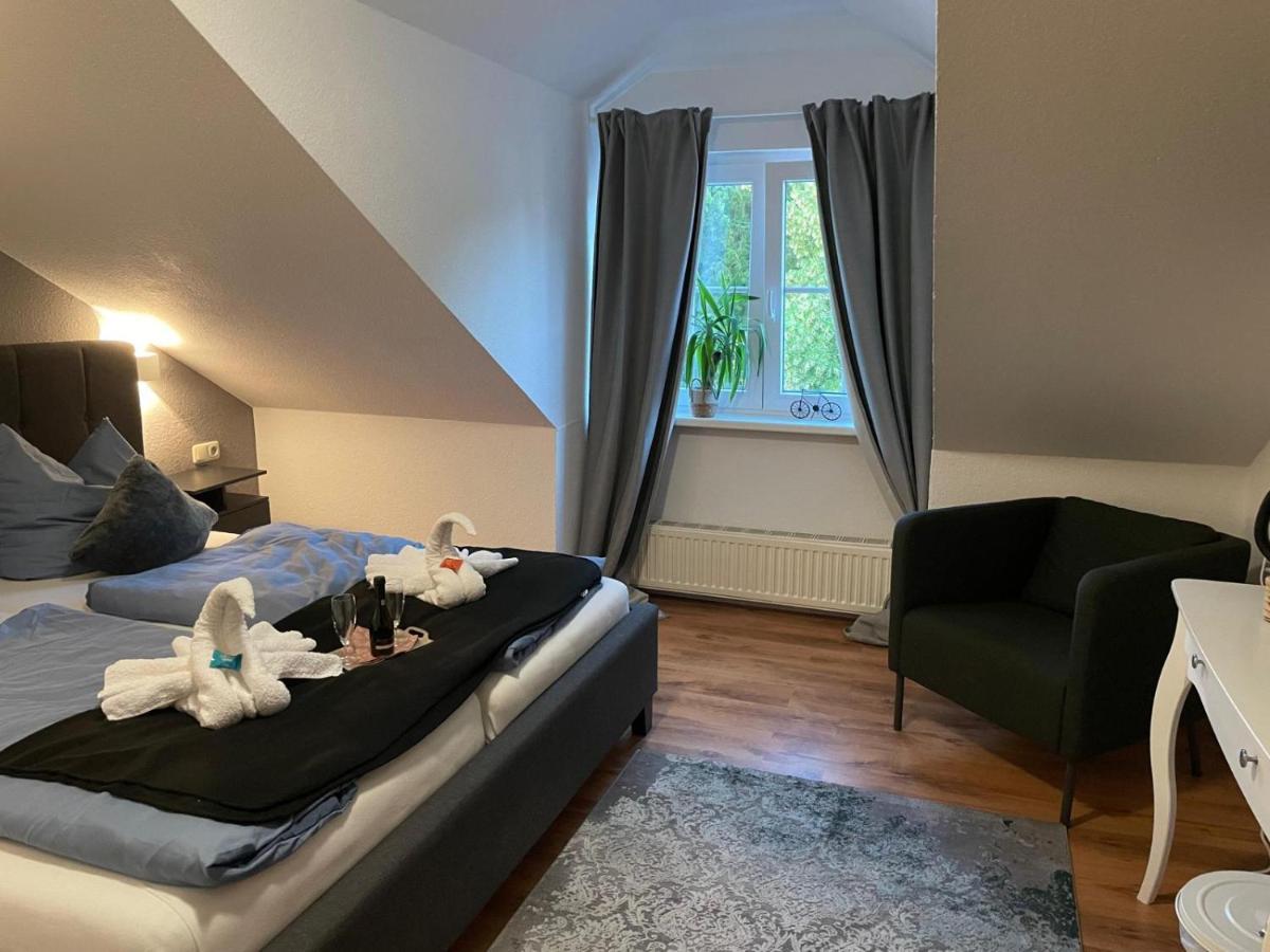 Hotel Und Restaurant Zum Bunten Hirsch Mirow Eksteriør bilde